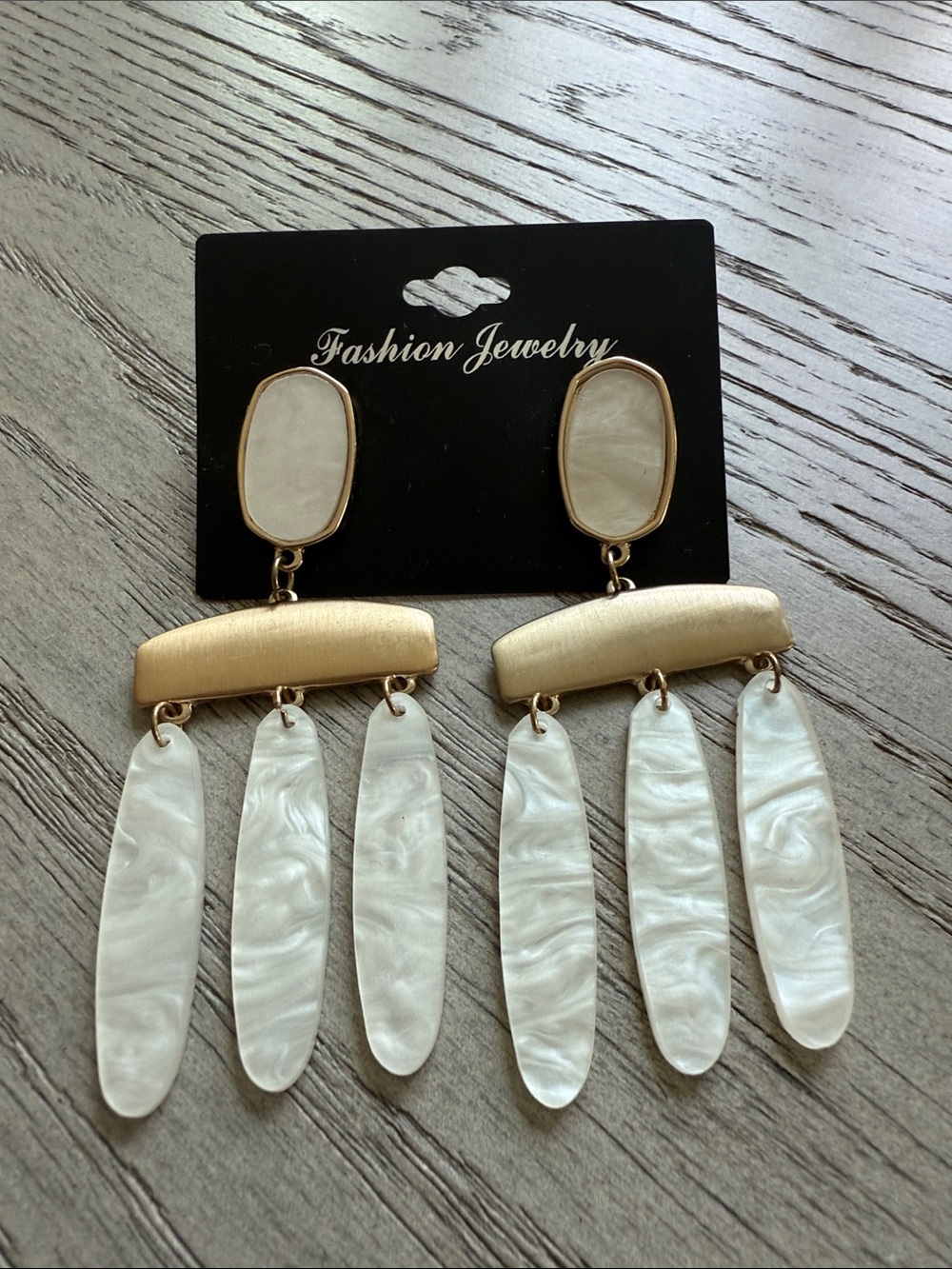 Fashion Jewelry Gold and Pearl Dangle Earrings